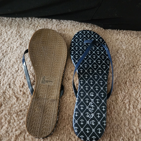 Esprit Black and White Flip Flops - Picture 1 of 2